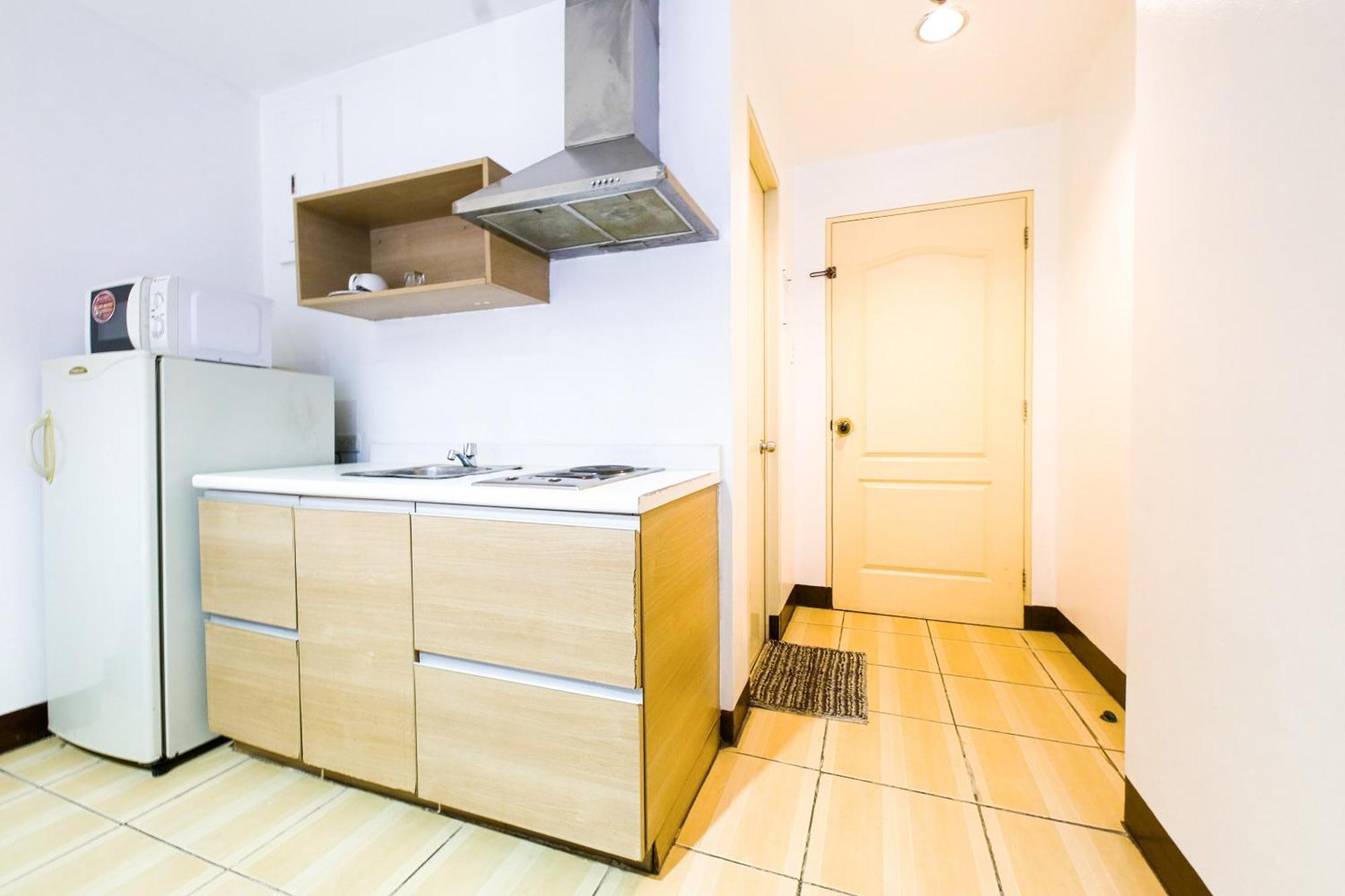 Oyo 769 Poblacion Suites Polaris Makati City Luaran gambar