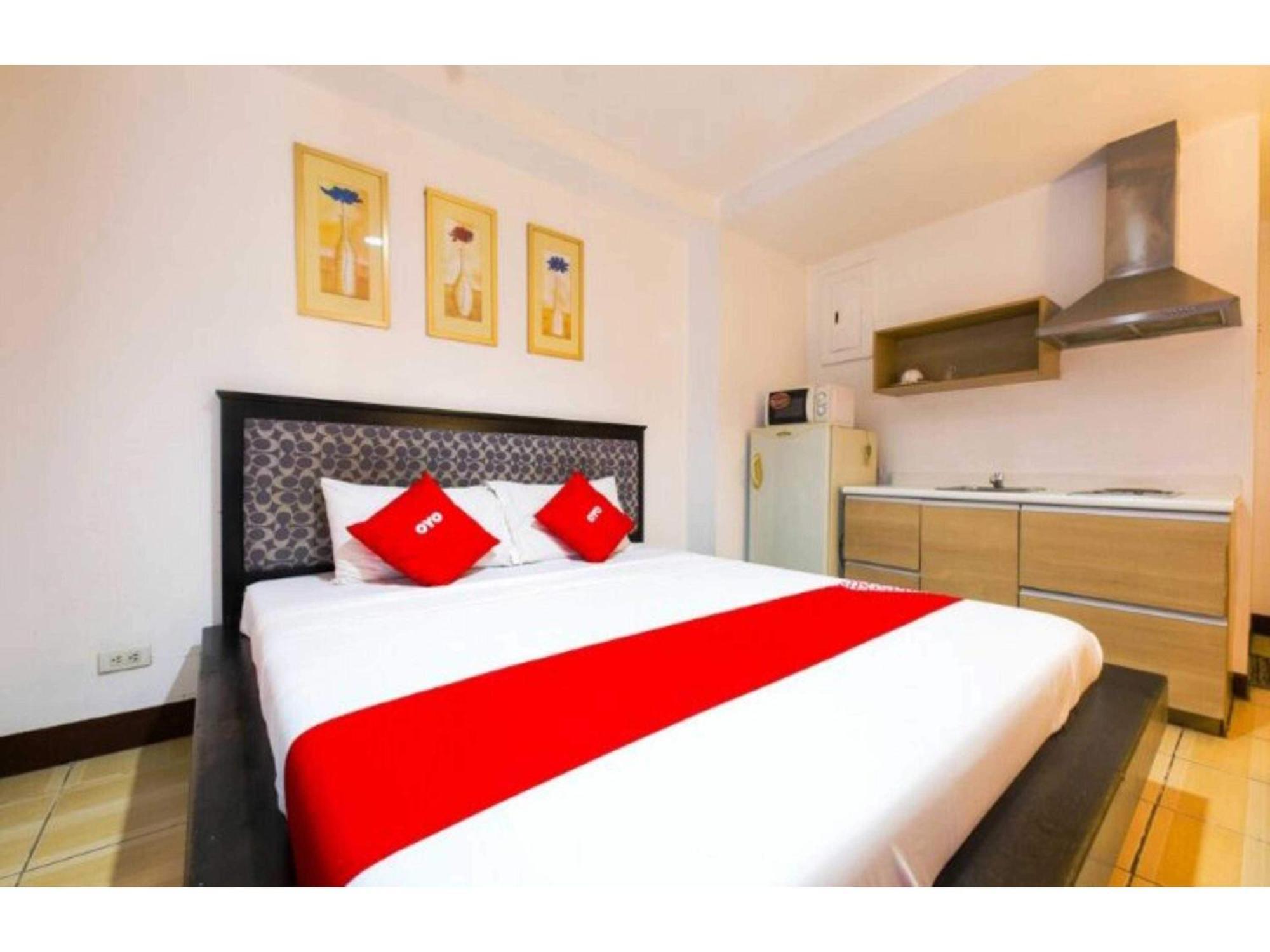 Oyo 769 Poblacion Suites Polaris Makati City Luaran gambar