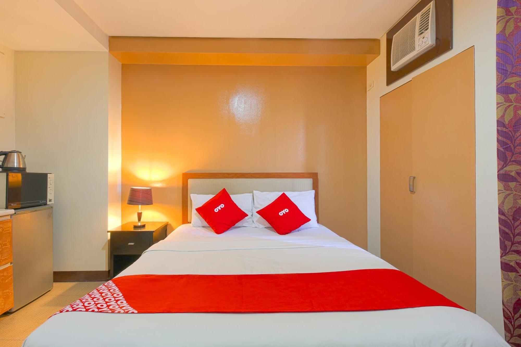 Oyo 769 Poblacion Suites Polaris Makati City Luaran gambar