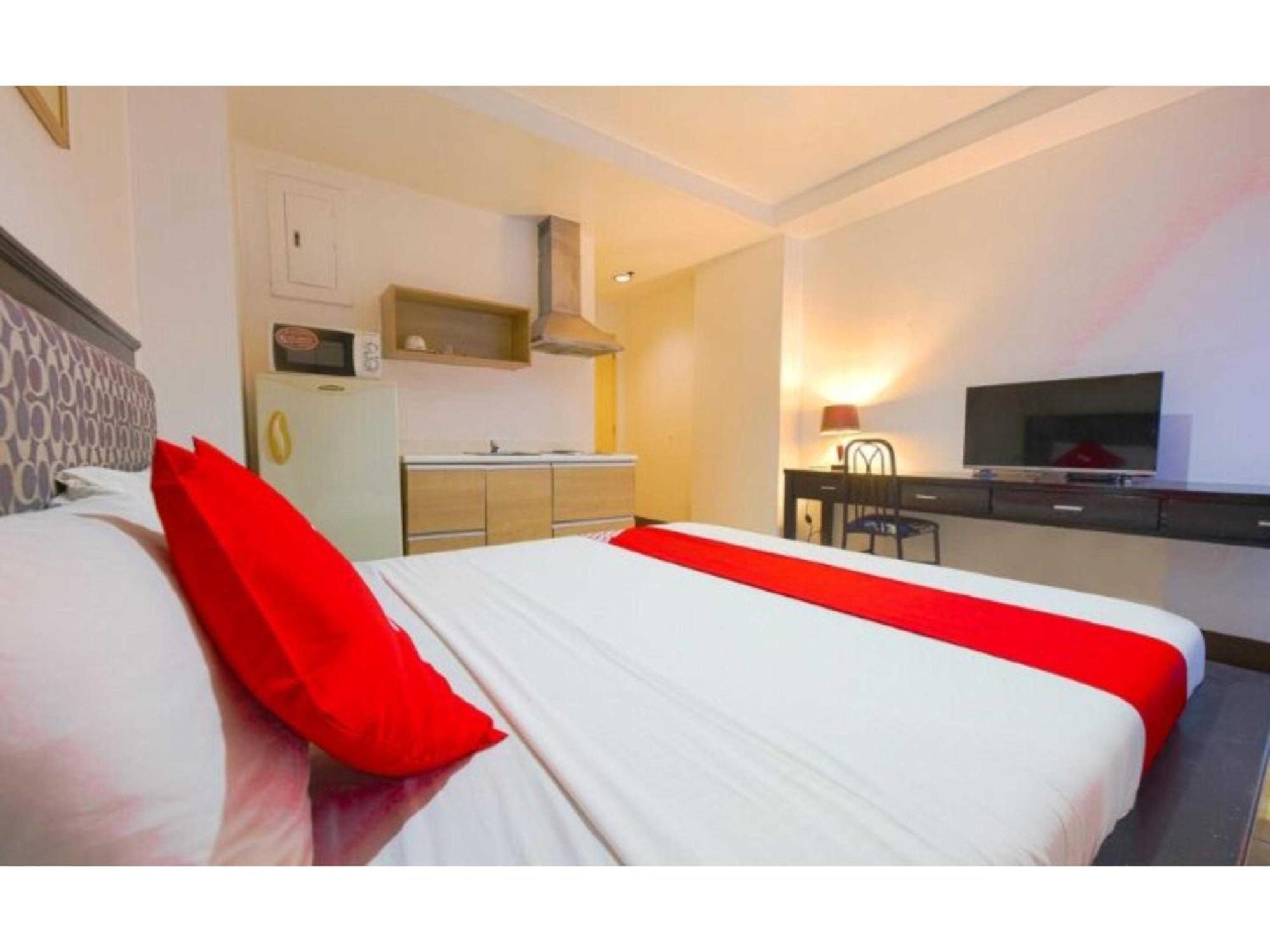 Oyo 769 Poblacion Suites Polaris Makati City Luaran gambar