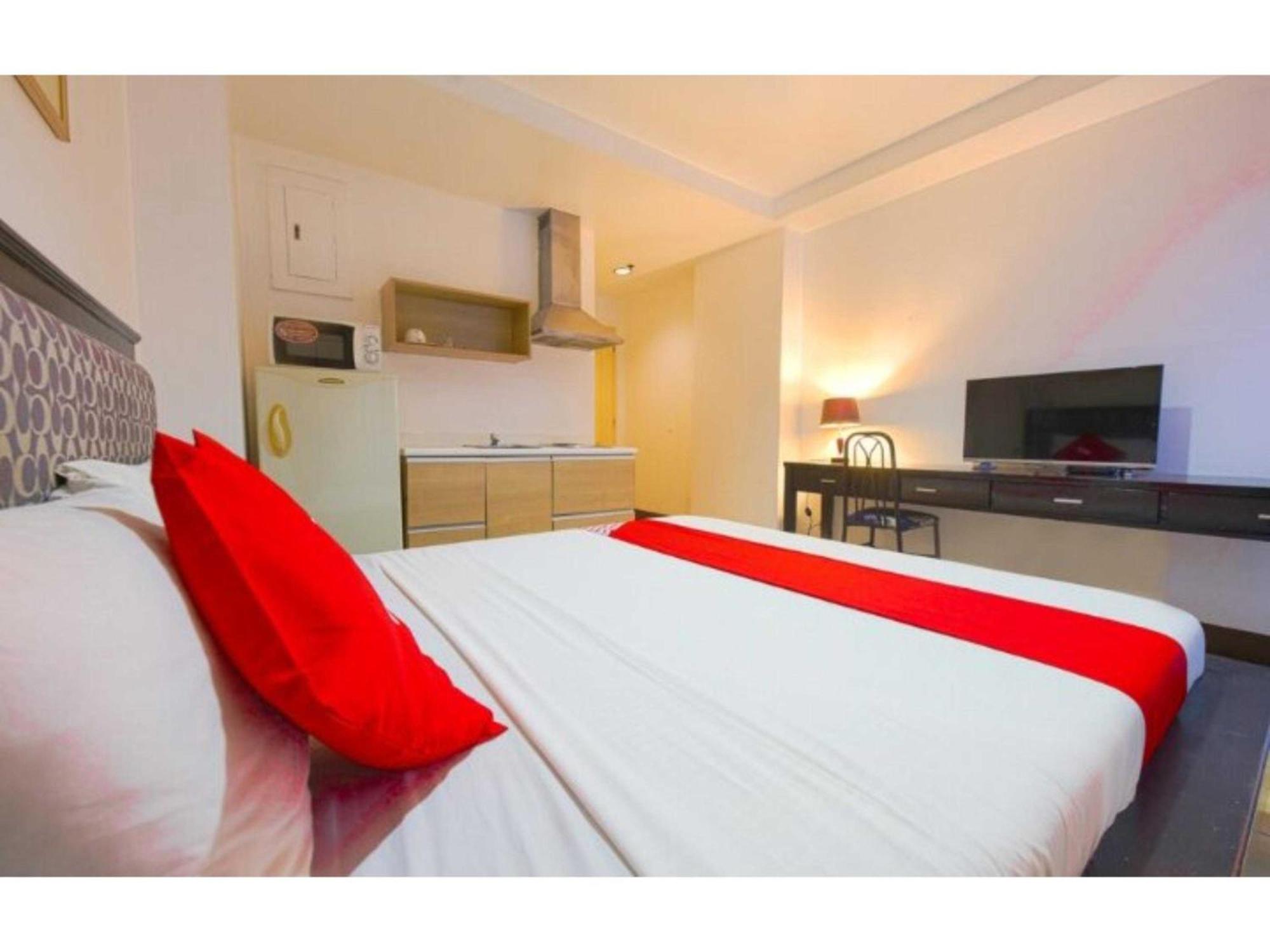 Oyo 769 Poblacion Suites Polaris Makati City Luaran gambar