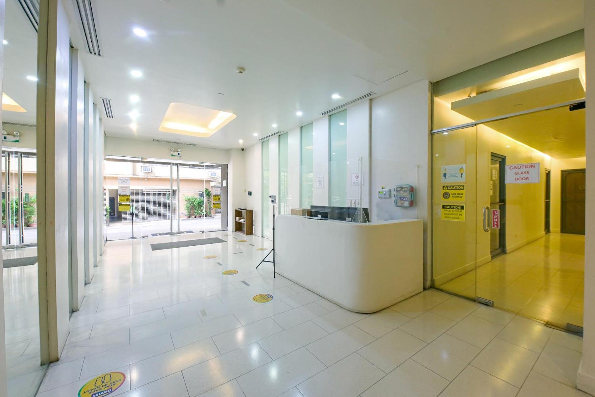 Oyo 769 Poblacion Suites Polaris Makati City Luaran gambar