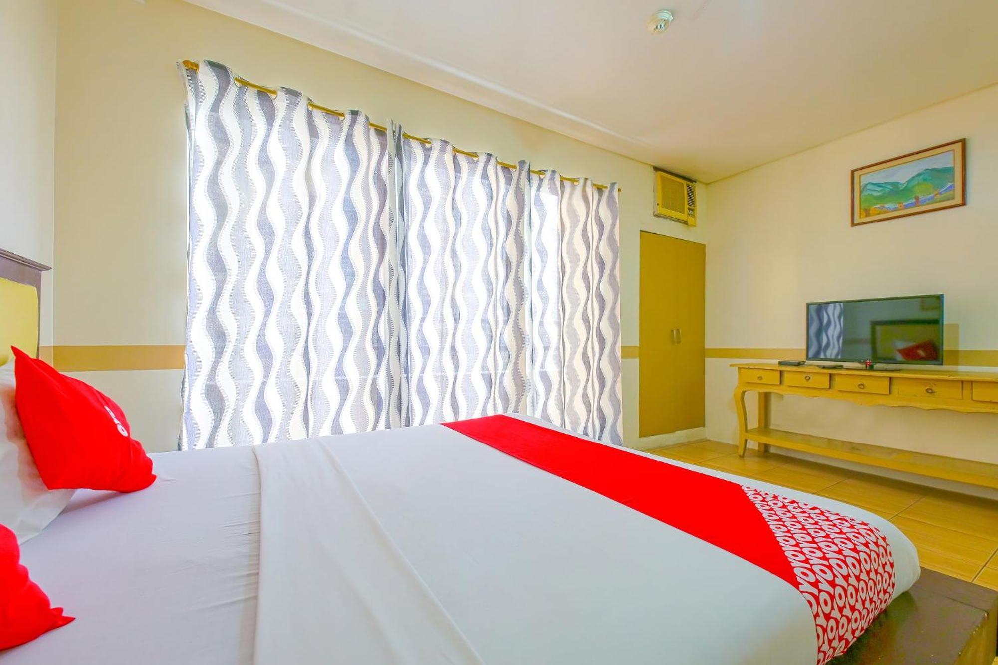 Oyo 769 Poblacion Suites Polaris Makati City Luaran gambar