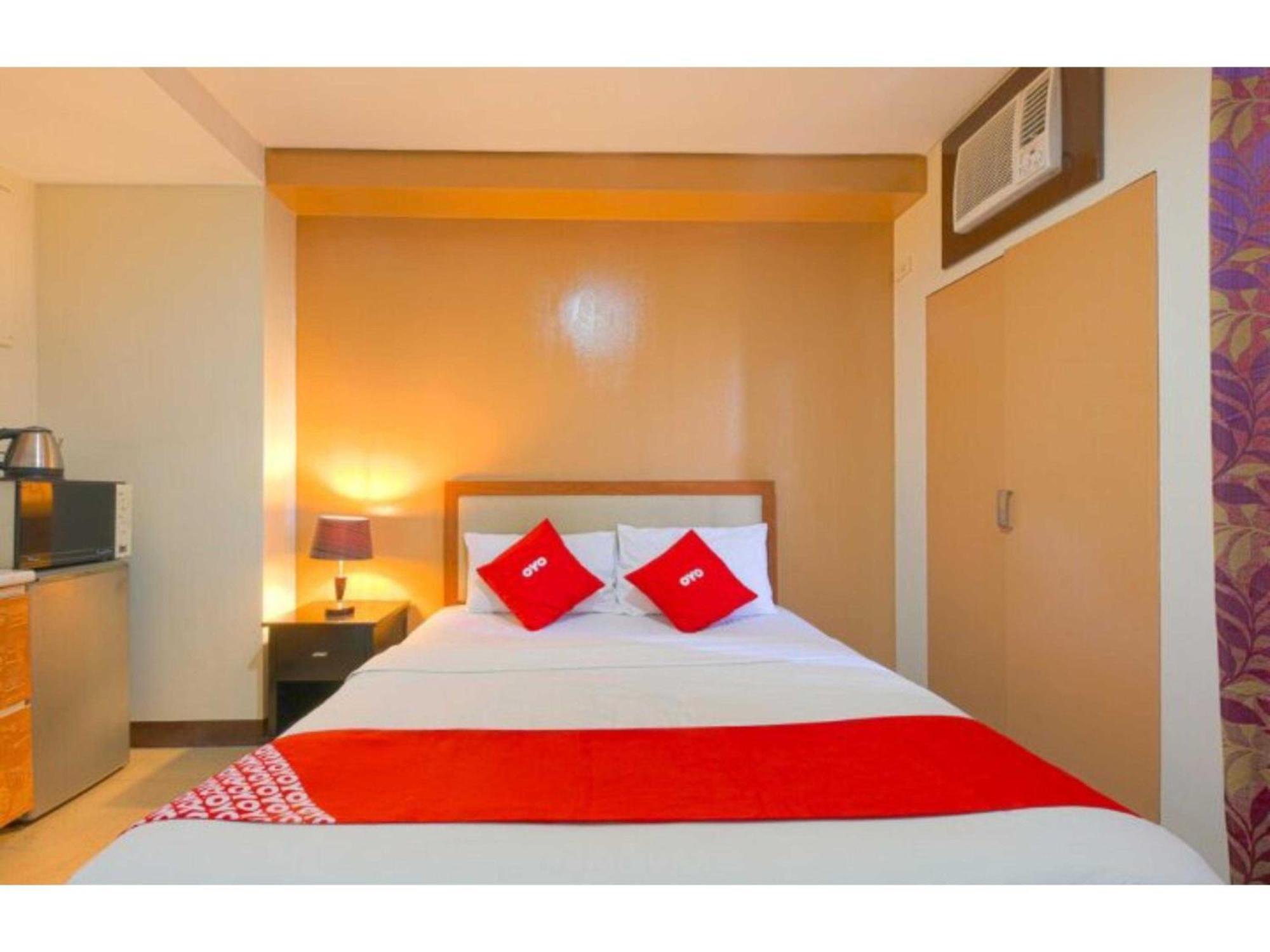 Oyo 769 Poblacion Suites Polaris Makati City Luaran gambar