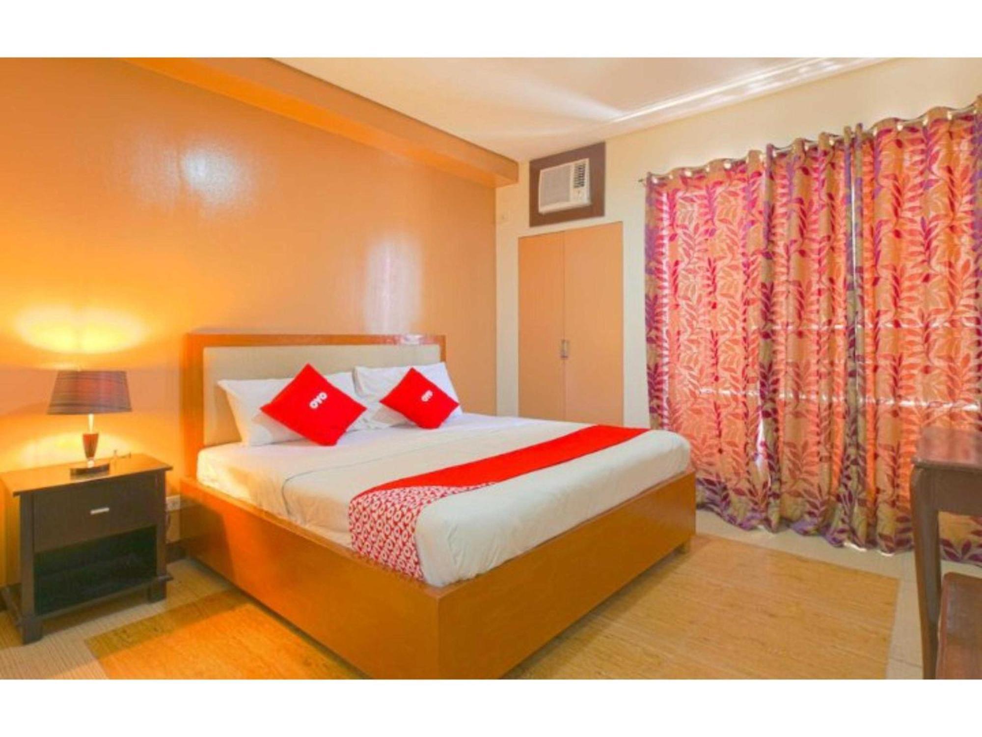 Oyo 769 Poblacion Suites Polaris Makati City Luaran gambar