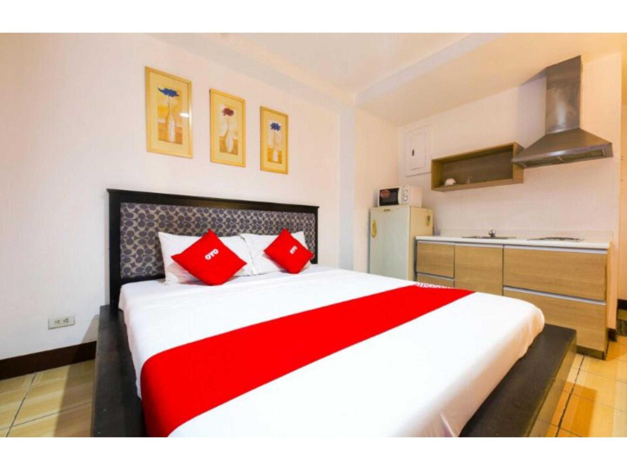 Oyo 769 Poblacion Suites Polaris Makati City Luaran gambar