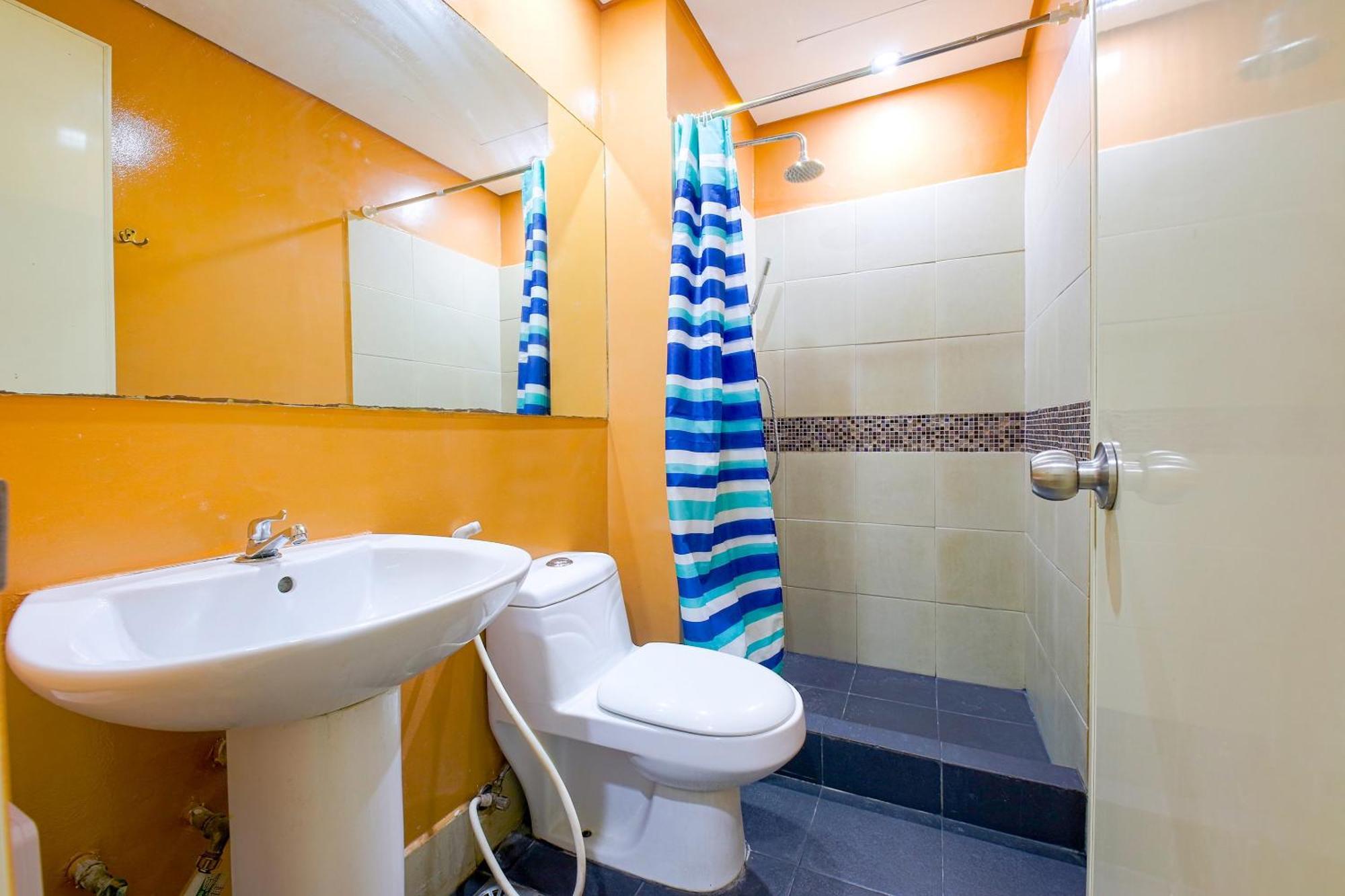 Oyo 769 Poblacion Suites Polaris Makati City Luaran gambar
