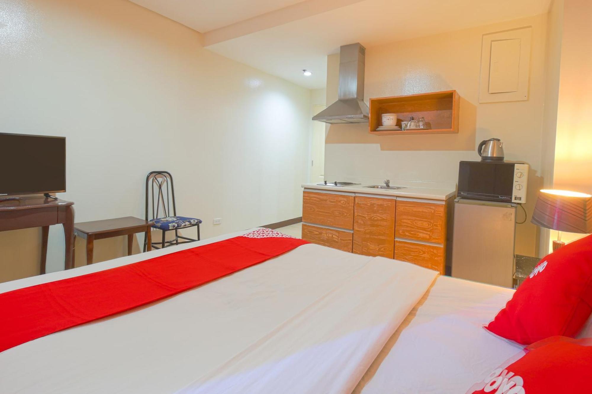 Oyo 769 Poblacion Suites Polaris Makati City Luaran gambar