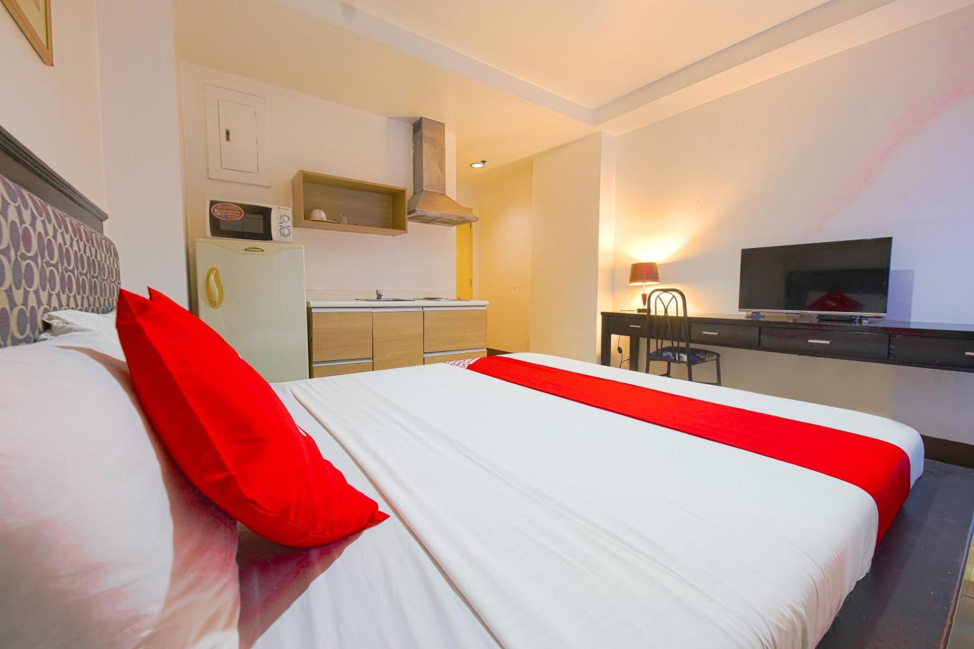Oyo 769 Poblacion Suites Polaris Makati City Luaran gambar